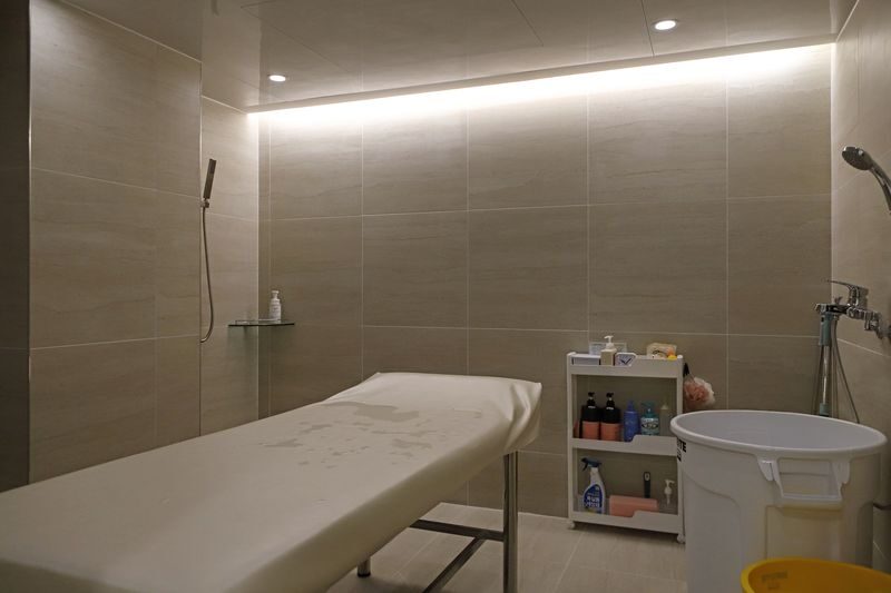 DAMDA Private Korean Bath & Body Scrub Experience | Hongdae Seoul - A thorough scrub, with pressure worth discussing