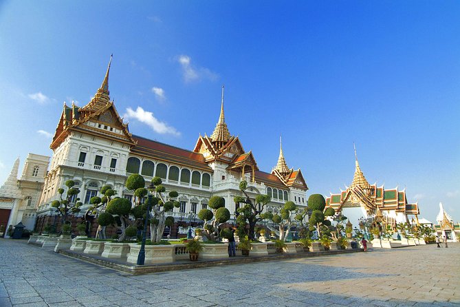 Damnern Saduak Floating Market, Grand Palace and Wat Phra Keo Tour From Bangkok - Discovering the Grand Palaces Majestic Beauty