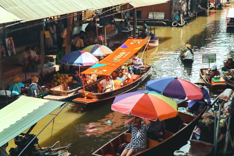 Damnoen Saduak Floating Market and Maeklong Railway Market Tour - Two markets, two very different scenes