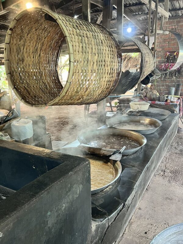 Damnoen Saduak Floating Market Half Day Tour With Boat Ride - Time on foot, food, and shopping
