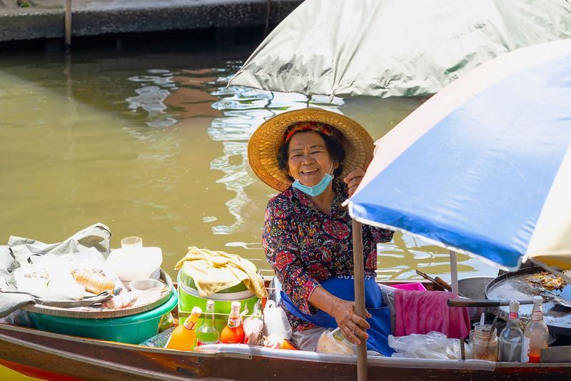 Damnoen Saduak Floating Market & Maeklong Railway Market Day Tour - How the day works from Bangkok