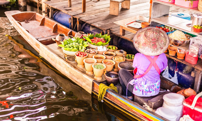 Damnoen Saduak Floating Market with Rowboat Ride + Train Ride at Maeklong Railway Market Tour by Panda Bus (LMK2) - What the early start and transfers mean