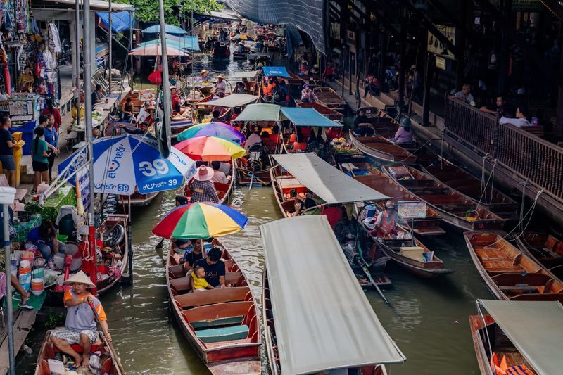 Damnoen Saduak, Maeklong Train, Grand Palace and Sunset View Hidden - 11:00 by boat at Damnoen Saduak