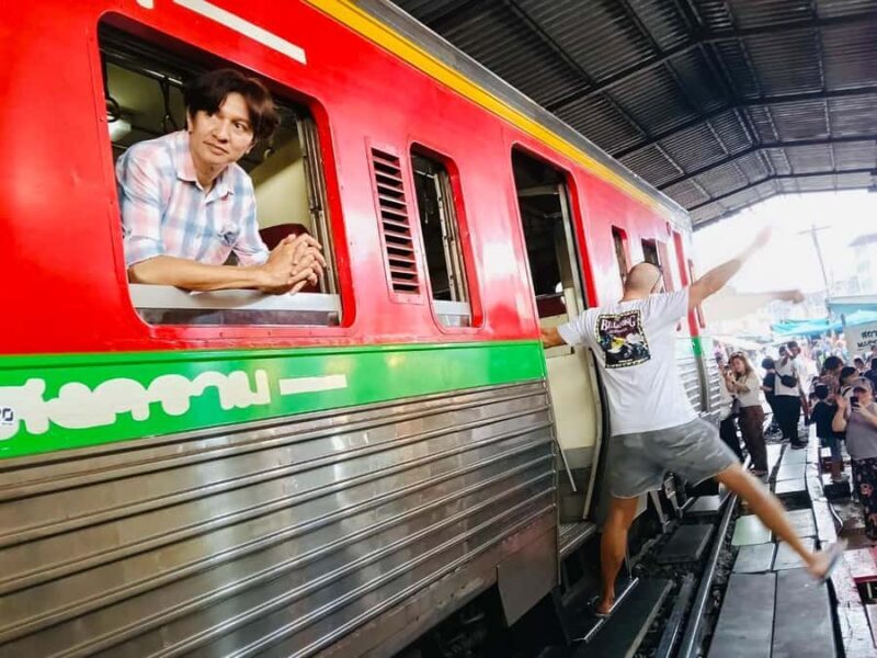 Damnoen : Train Market,Canal Life & Suspension Bridge Scenic - The Sum Up