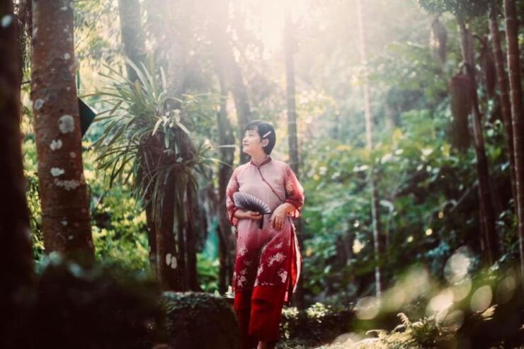 Danang: Photo With Traditional Vietnamese Costumes - Dressing in Traditional Vietnamese Costumes