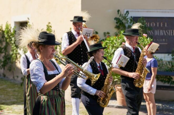 Danube Valley Delights: A Vienna Day Adventure - Highlights and Attractions