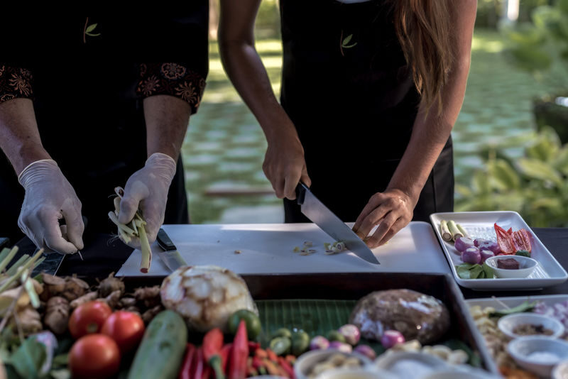Dapur Bali Cooking Class Experience in Nusa Dua Bali - Sambal, sweets, and the value of expert instruction