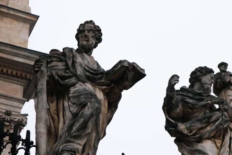 Dark Side of Krakow: A Chilling Old Town Walking Tour - Introduction to the Dark Side of Krakow