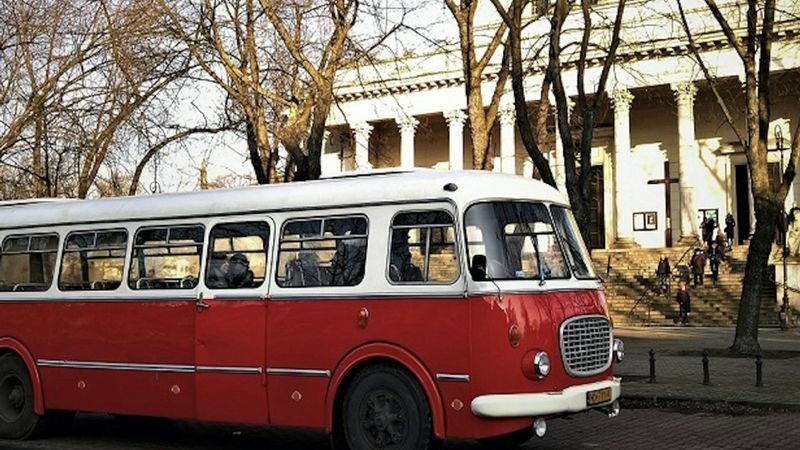 Dark side of Warsaw retro bus tour - A guide with humor, and room for translation
