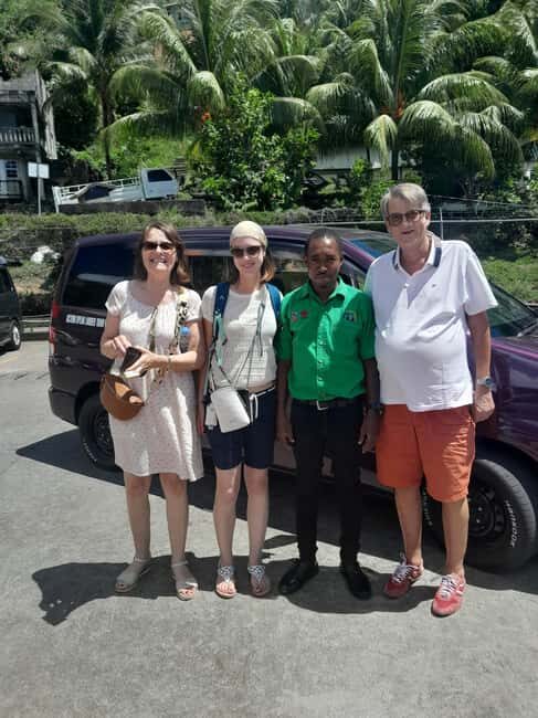 Dark View Falls tour with London Taxi and Tours - FAQs