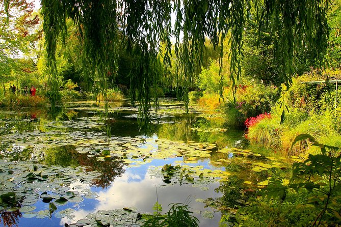 Day at Giverny Monet Foundation & Shopping at Mcarthurglen Center - Tour Details
