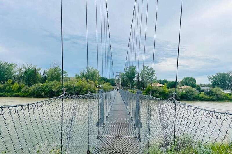 Day of Dinosaurs and Hoodoos From Calgary to the Badlands - Who Would Love This Tour?