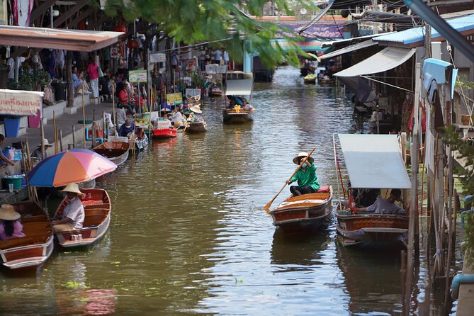 Day Tour From Bangkok to Maeklong and Damnoensaduak Market By Bus - Explore Damnoensaduak Floating Market