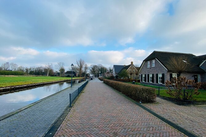 Day Tour Giethoorn, Afsluitdijk and Zaanse Schans With Boat Cruise - Boat Cruise at Giethoorn
