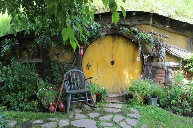Day Tour Hobbiton Rotorua From Auckland in Luxury Minibus - Common Questions