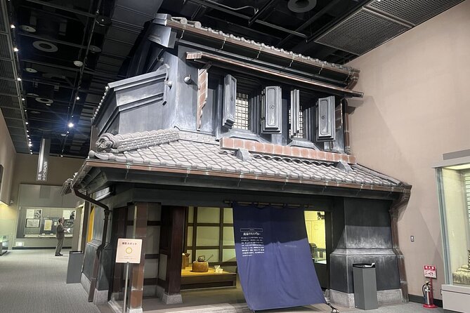 Day Tour in Shinjuku and Kagurazaka Tokyo Hotspot and Hidden Gems - Local English Speaking Guide