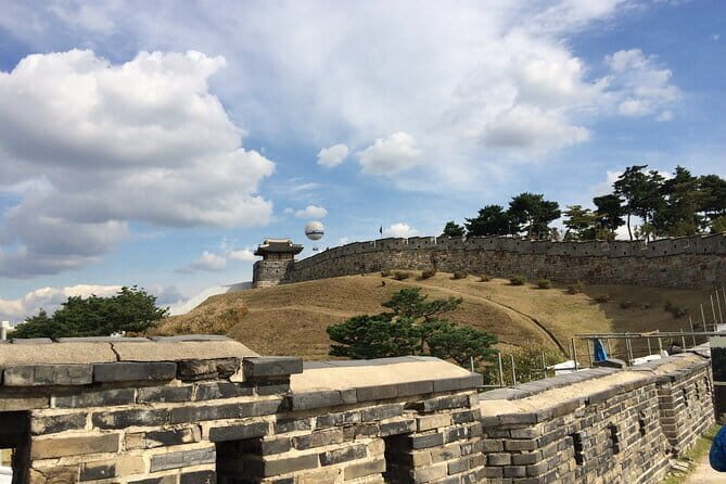 Day Tour of Suwon Hwaseong Fortress Starfield Waujeongsa Temple - Discovering Waujeongsa Temple: Peace in the Mountains