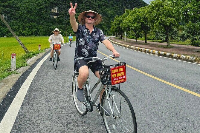 Day Trip from Hanoi: Explore Hoa Lu Temples & Tam Coc Boat Tour - Getting to Ninh Binh: What to Expect from the Transportation