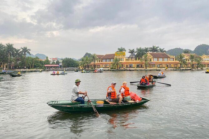 Day Trip from Hanoi: Explore Hoa Lu Temples & Tam Coc Boat Tour - Lunch: Sampling Local Flavors