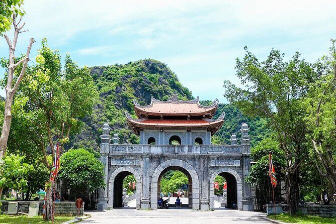 Day Trip from Hanoi: Explore Hoa Lu Temples & Tam Coc Boat Tour - Returning to Hanoi: A Relaxed End to the Day