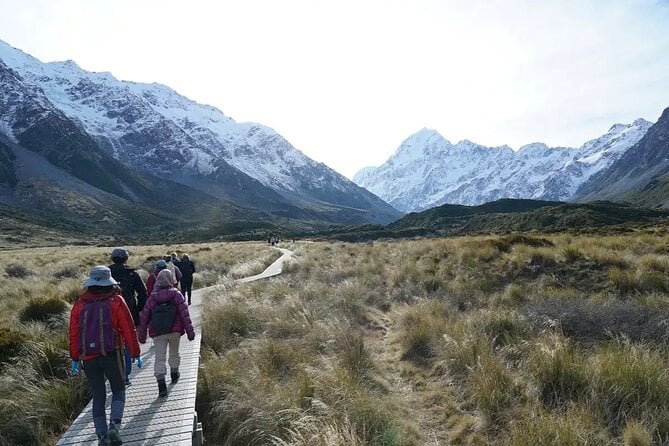 Day Trip: Lake Tekapo to Mt Cook National Park - Lake Tekapo - A Scenic Starting Point
