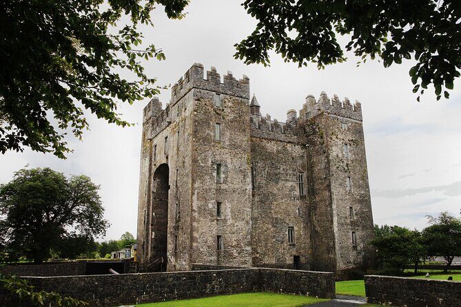 Day trip to Cliffs of Moher, Bunratty Castle and Ennis - Highlights and Practical Details