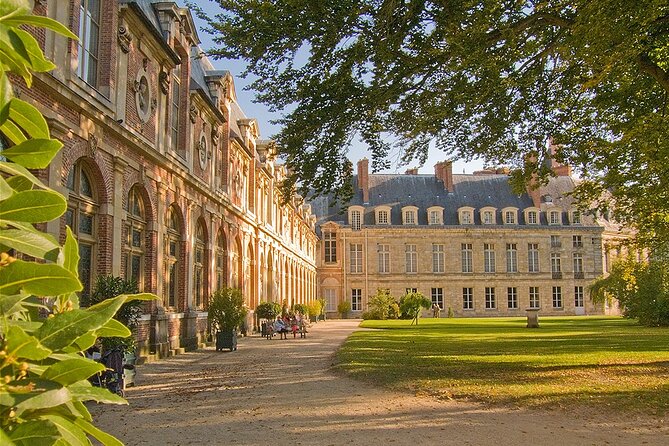 Day Trip to Fontainebleau : Horse Riding, Gastronomy and Castle - Exploring the Fontainebleau Castle