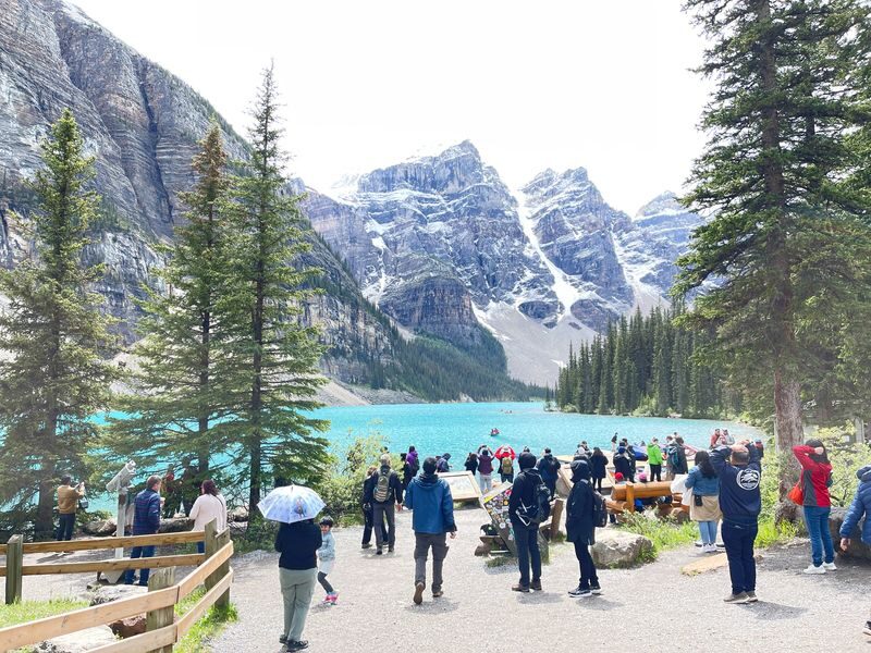 Day Trip to Lake Louise and Moraine Lake - Two famous lakes, with time to look around