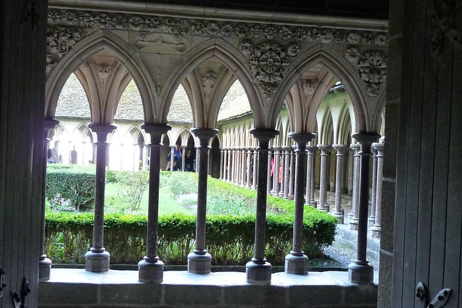 Day-Trip With Personal Guide in Mont Saint-Michel From Paris With Private Car - Overview and Location