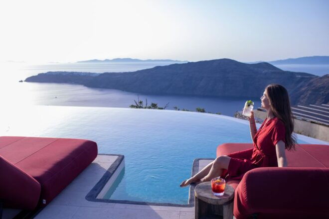 Daybed Relaxation With Infinity Pool Use With Caldera Views - Breathtaking Sunset Views