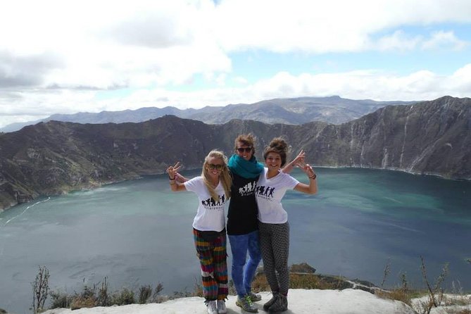 Daydream in Quilotoa: Lagunas Enchanting Embrace Awaits - Discover the Quaint Quilotoa Village