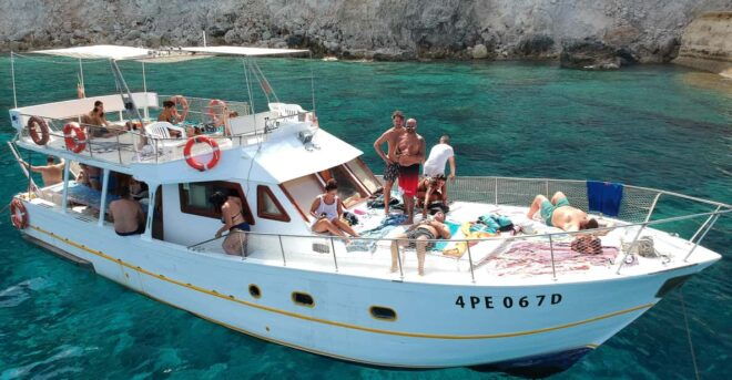Daytime Boat Excursion in Lampedusa With Typical Local Lunch - Onboard Experience