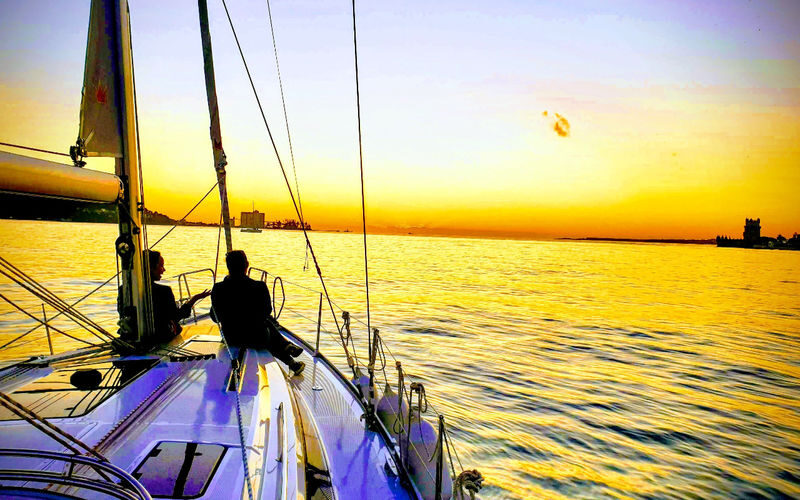 Daytime or sunset small group cruise tour in Lisbon - Booking and weather: a few useful checks