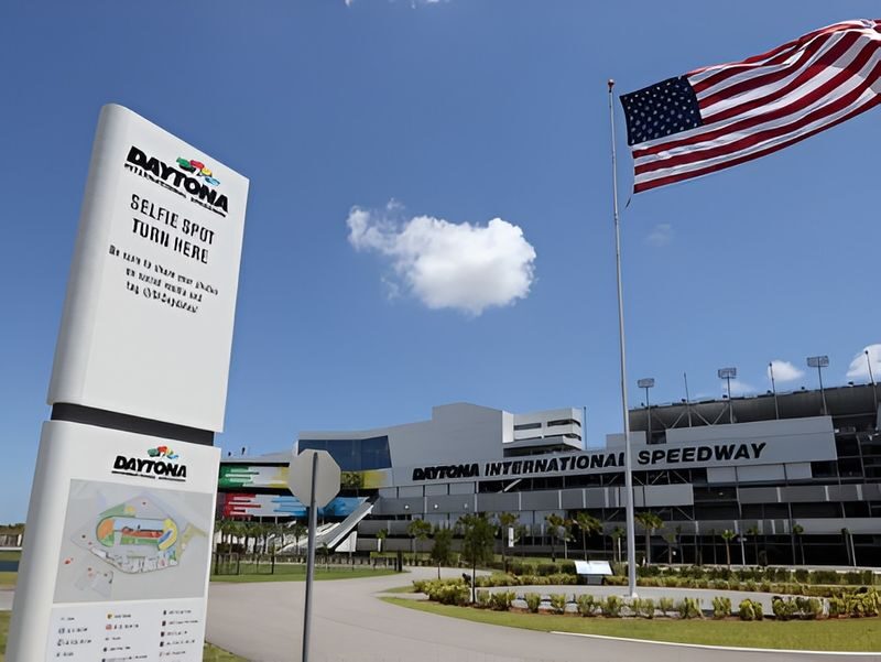 Daytona International Speedway Admission Ticket - A 60-Minute Ride Around Daytona’s Famous Track