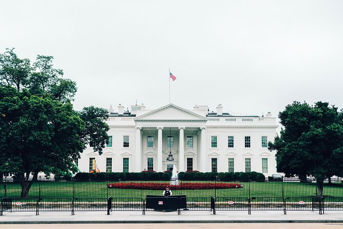 DC in a Day: 10 Monument Stops & Seasonal Potomac River Cruise - Tour Guides and Drivers