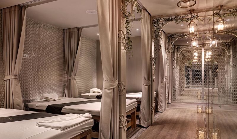 De Rest Spa & Thai Massage at Maneeya Center in Bangkok - A calm pause above Ploenchit Road