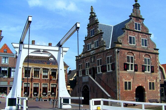 De Rijp Private Boat Tour With Drinks, Cheese and Snacks - Alcoholic Beverages