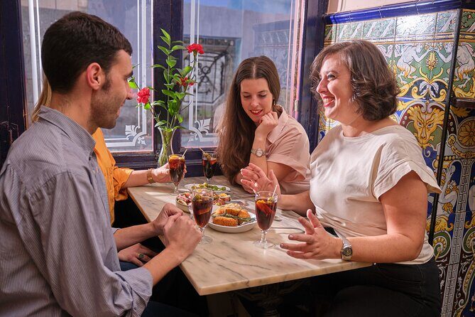 De Tapas in Malasaña: Evening Wine and Tapas Tour - Exploring Madrid’s Malasaña: A Neighborhood with Stories