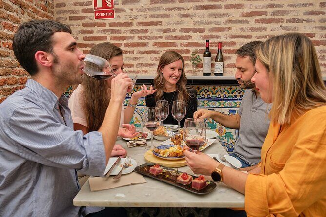 De Tapas in Malasaña: Evening Wine and Tapas Tour - Walking & Neighborhood Insights
