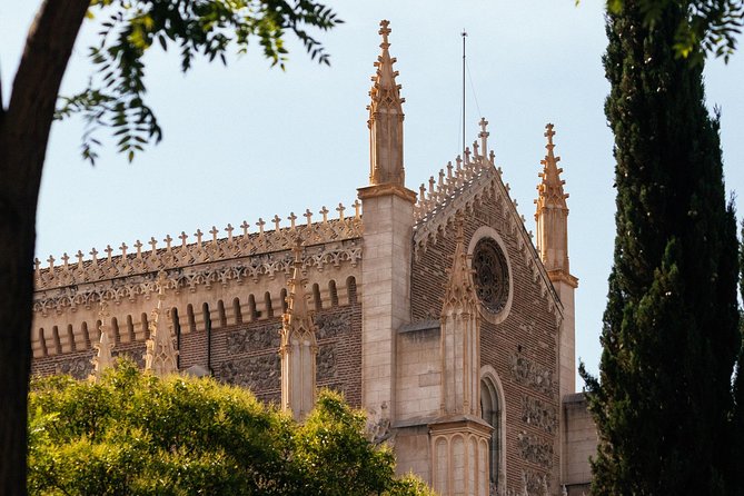 Del Prado and Surroundings Private Tour With Locals - Magnificent Architecture Surrounding Prado