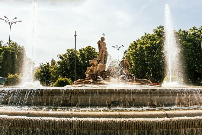 Del Prado and Surroundings Private Tour With Locals - Admire Plaza De Cibeles, Neptune Fountain, and Retiro Park