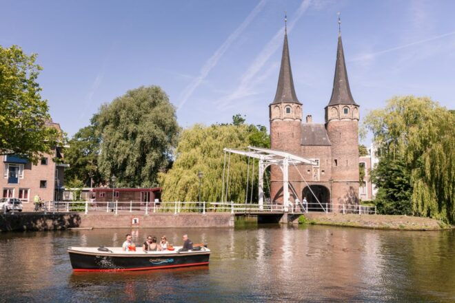 Delft: Open Boat Canal Cruise With Skipper - Exploring the Delft Historical Center