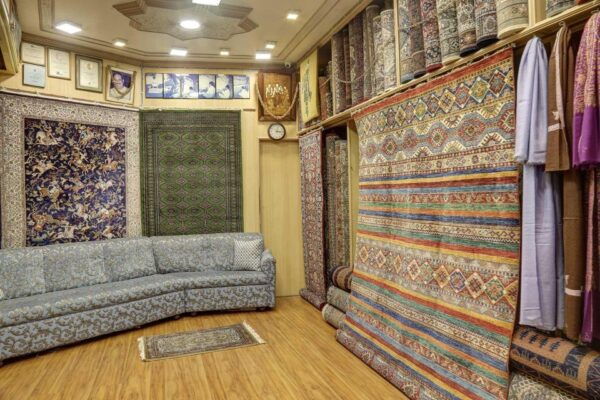 Delhi: 4-Hour Shopping Tour With Car, Tour Guide & Transfers - Cancellation Policy and Reservation