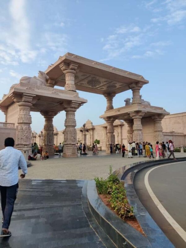 Delhi: 6 Hour Spiritual Temple Tour by Car With Female Guide - Final Thoughts