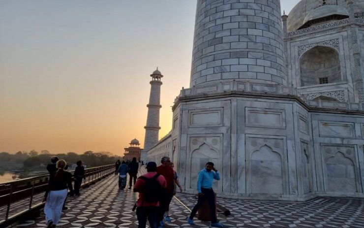 Delhi: Agra Mathura Vrindavan Sightseeing Tour With Lunch - Good To Know