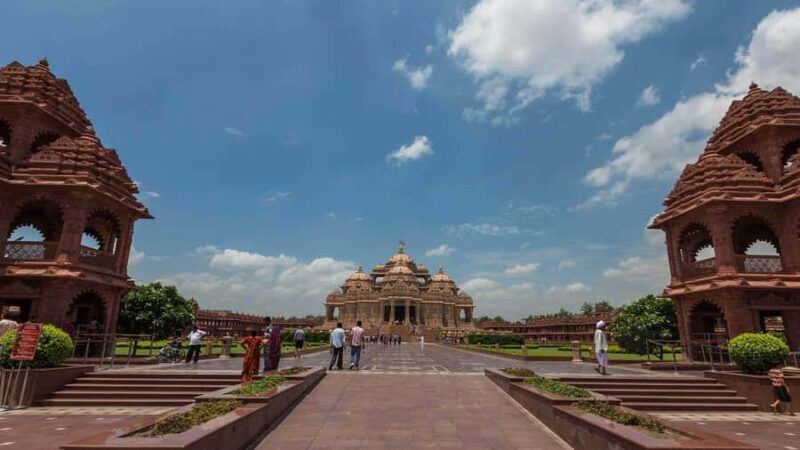 Delhi: Akshardham light & fountain show with Dinner & ticket - Discovering the Akshardham Temple: An Overview