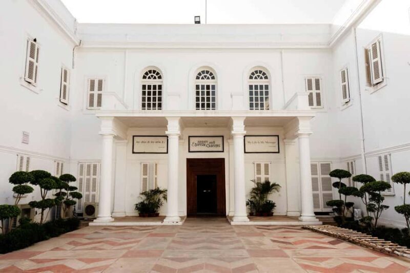 Delhi: Akshardham Water & Light Show and Gandhi Smriti Tour - Starting the Evening with Convenience