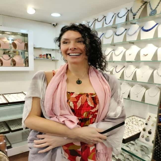 Delhi: Authentic Shoppers Trail Day Tour with Lunch - Practical Aspects of the Tour