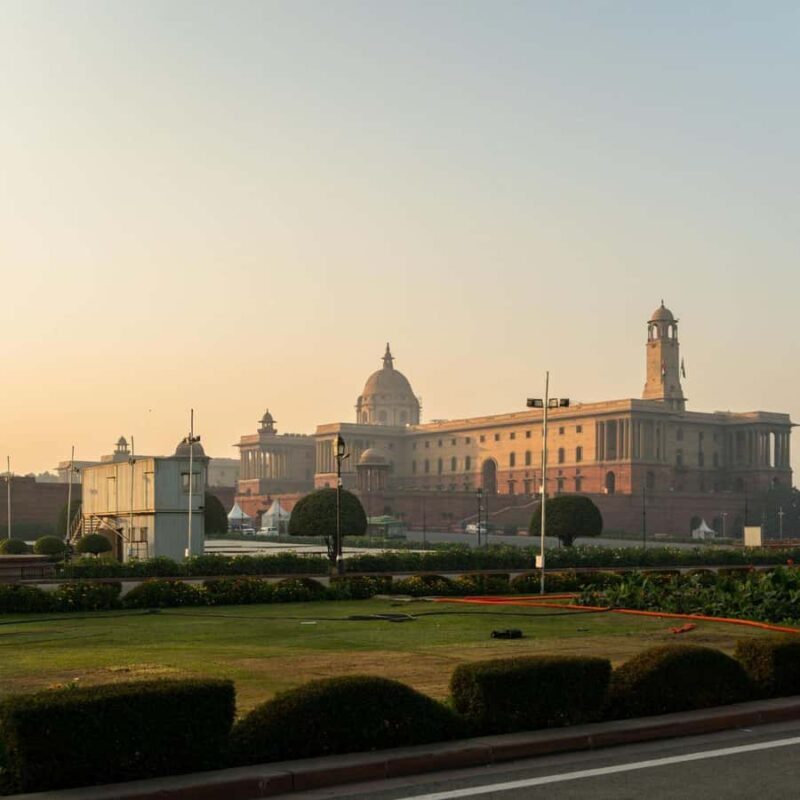 Delhi: Connaught Place Motorbike Tour with Guide - Exploring Delhi: Connaught Place Motorbike Tour with Guide