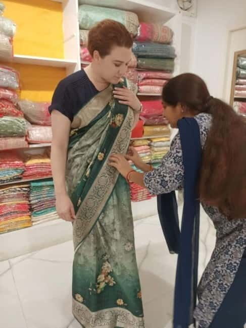 Delhi: Customized Shopping Tour with Female Consultant - Good To Know